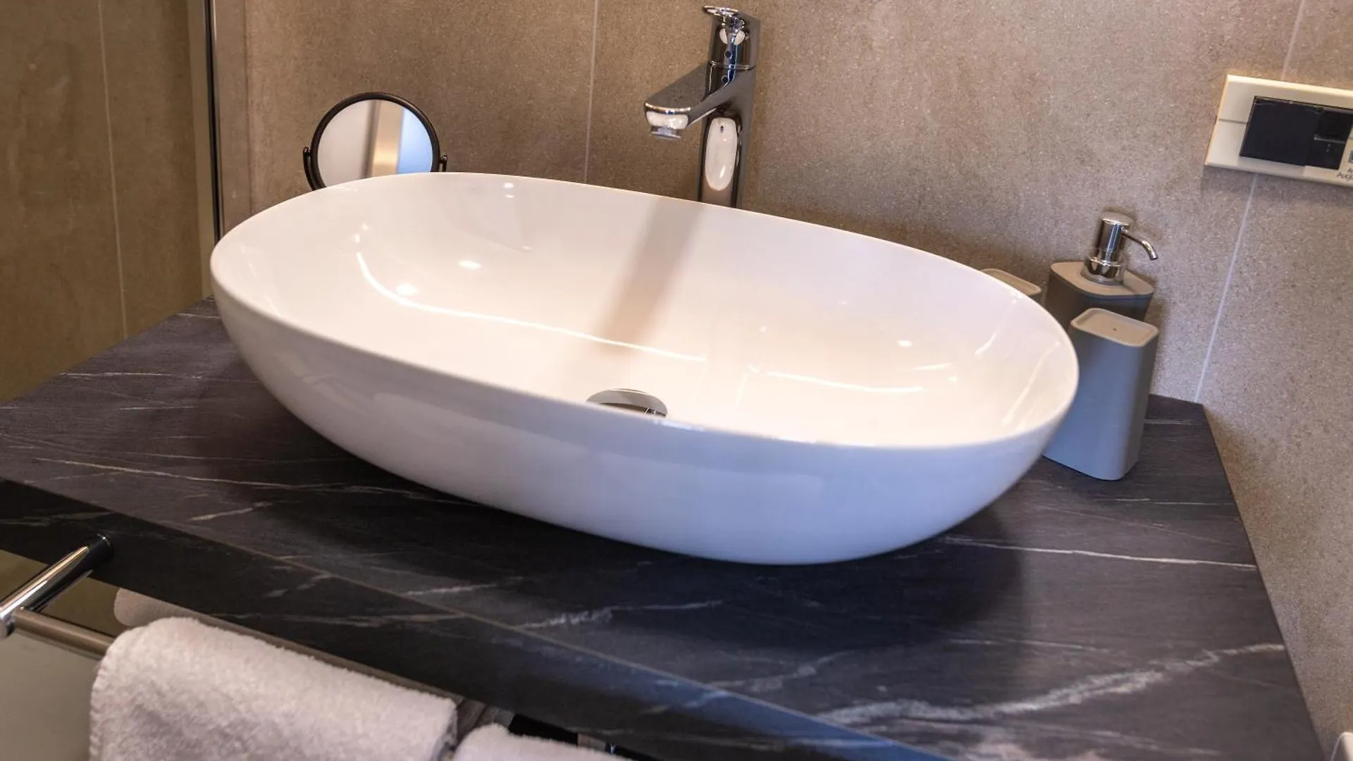Hotel Augusta Malcesine 3*,  Italien