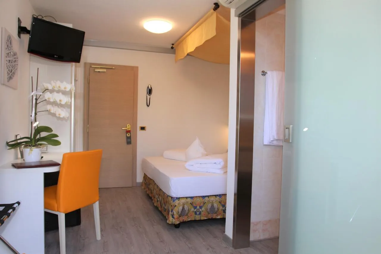 Hotel Augusta Malcesine 3*,
