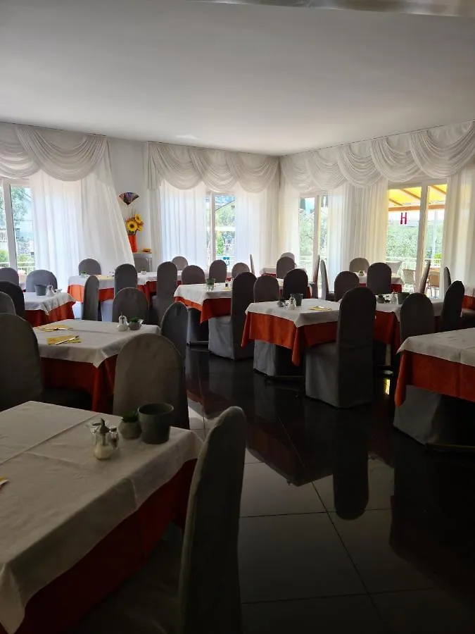 Hotel Augusta Мальчезине 3*,